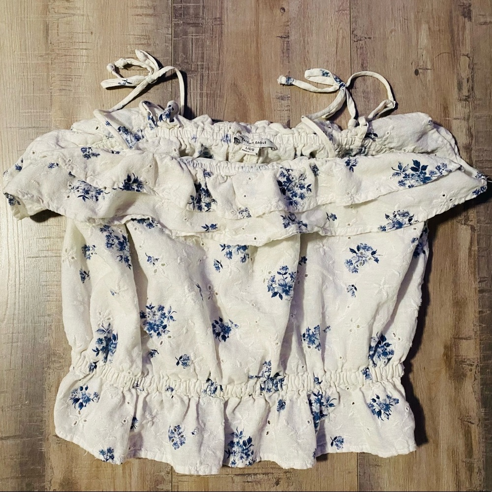 AMERICAN EAGLE Beautiful Floral Spaghetti Straps Crop Top